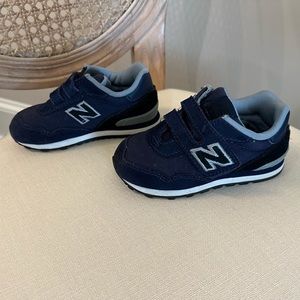 NEW BALANCE VELCRO SNEAKERS TODDLER SIZE 7.5W